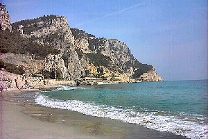 Xtrallusion offers characteristic Bed and Breakfast, B&B, Guest House, Hotel, Albergo and Country Lodge accommodation in Italy. Plus independent self-guided Walking, Adventure, Activity, Skiing and Paragliding Holiday itineraries on the Italian Rivieras, in the Italian Lakes, in the Italian Alps and in some of the most beautiful corners of Italy.